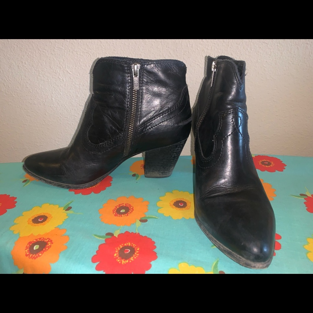 Black Frye western booties with heel. - Picture 4 of 5